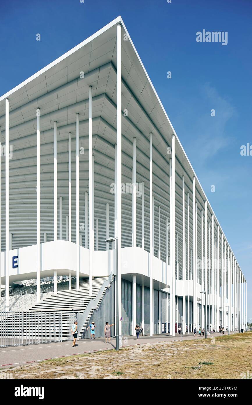 Lo stadio Matmut ATLANTIQUE, precedentemente noto anche come lo Stade de Bordeaux Nouveau, a Bordeaux, in Francia, un elegante stadio di calcio che ospita circa 42,000 persone. Completato 2015. Foto Stock