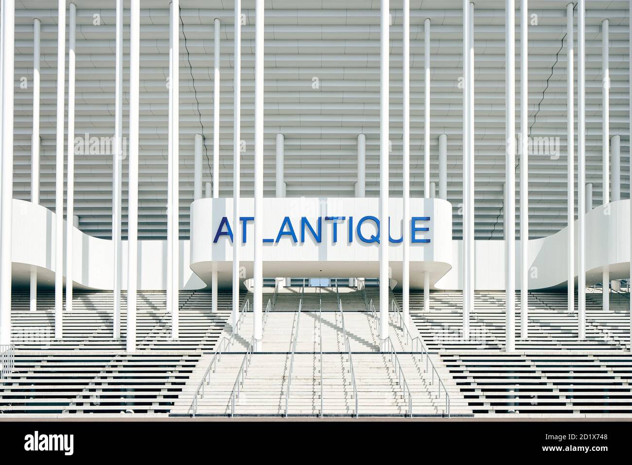 Lo stadio Matmut ATLANTIQUE, precedentemente noto anche come lo Stade de Bordeaux Nouveau, a Bordeaux, in Francia, un elegante stadio di calcio che ospita circa 42,000 persone. Completato 2015. Foto Stock