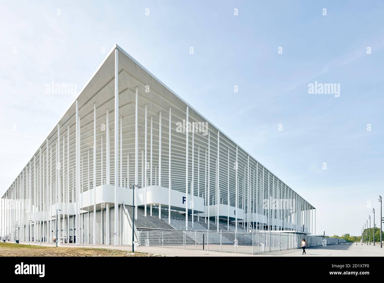 Lo stadio Matmut ATLANTIQUE, precedentemente noto anche come lo Stade de  Bordeaux Nouveau, a Bordeaux, in Francia, un elegante stadio di calcio che  ospita circa 42,000 persone. Completato 2015 Foto stock - Alamy
