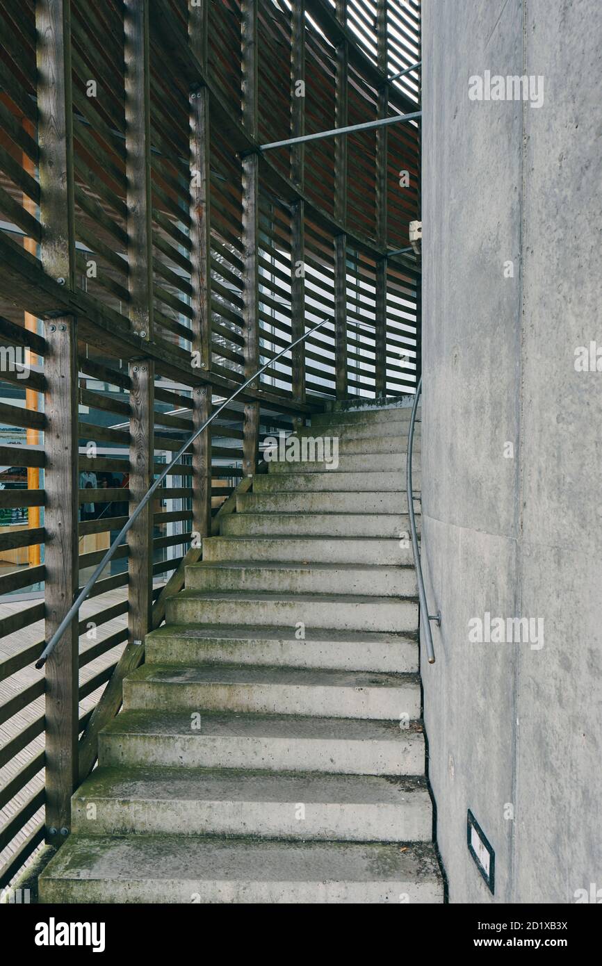 L'Aire de la Baie de Somme, un servizio autostradale sulla A16, Sailly-Fibeaucourt, Francia, si trova armoniosamente con la natura, permettendo ai viaggiatori di riposare, pensare e riconnettersi con la natura. Completato nel 1998. Foto Stock