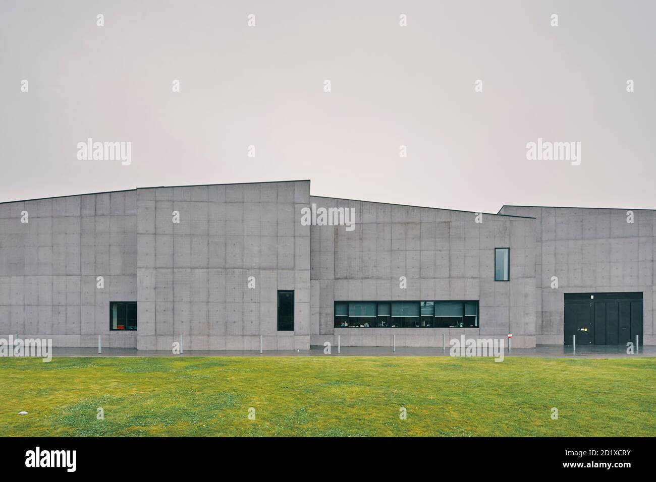 L'Hepworth Wakefield, una galleria d'arte costruita appositamente sulle rive del fiume Calder, a sud del centro di Wakefield, Inghilterra, Regno Unito, che prende il nome dall'artista inglese Barbara Hepworth. Completato nel 2011. Foto Stock