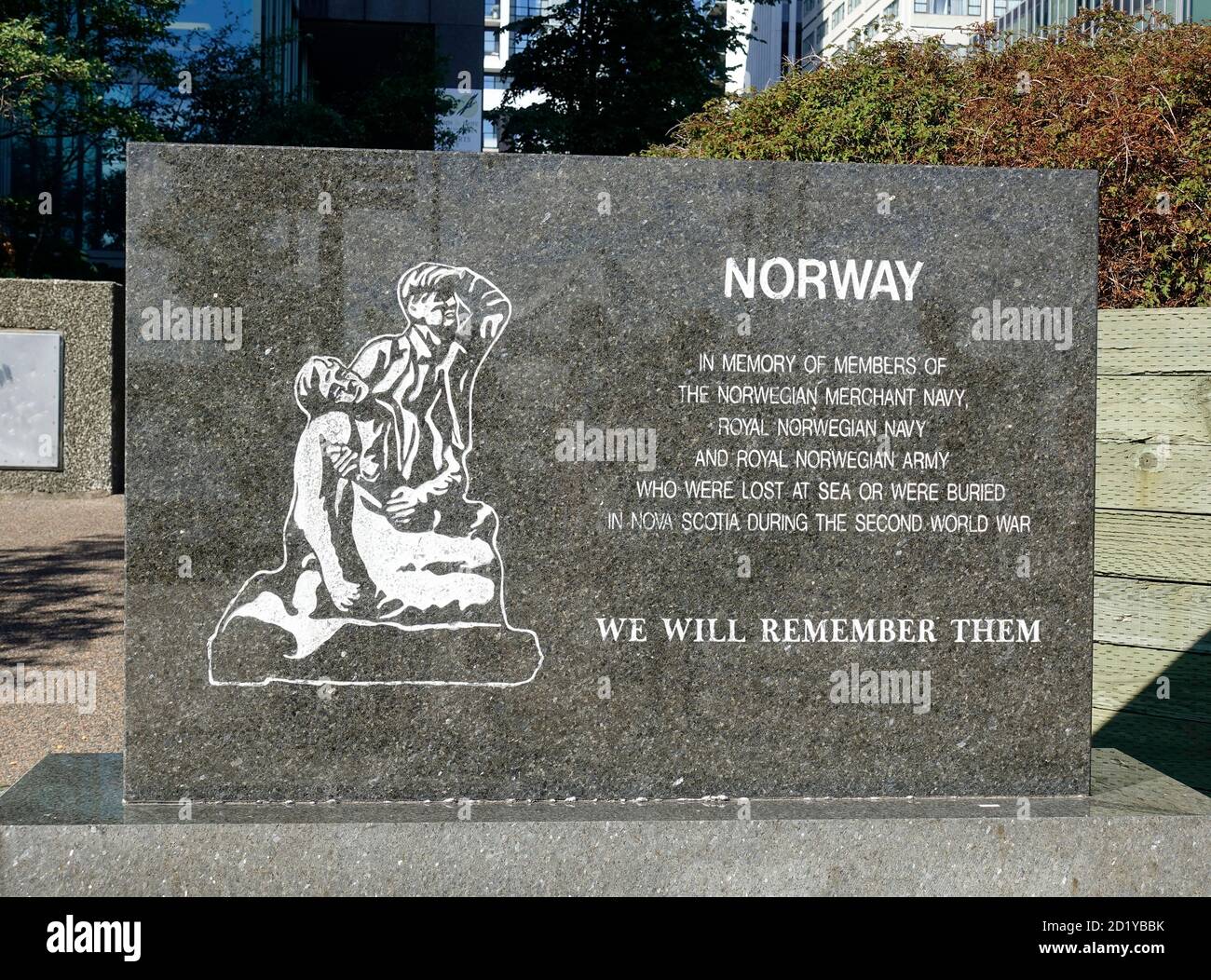 Lapide in memoria di pietra per il mercante della Marina della seconda Guerra Mondiale in Norvegia Marina e Esercito sepolti a Halifax Nuova Scozia Canada Foto Stock