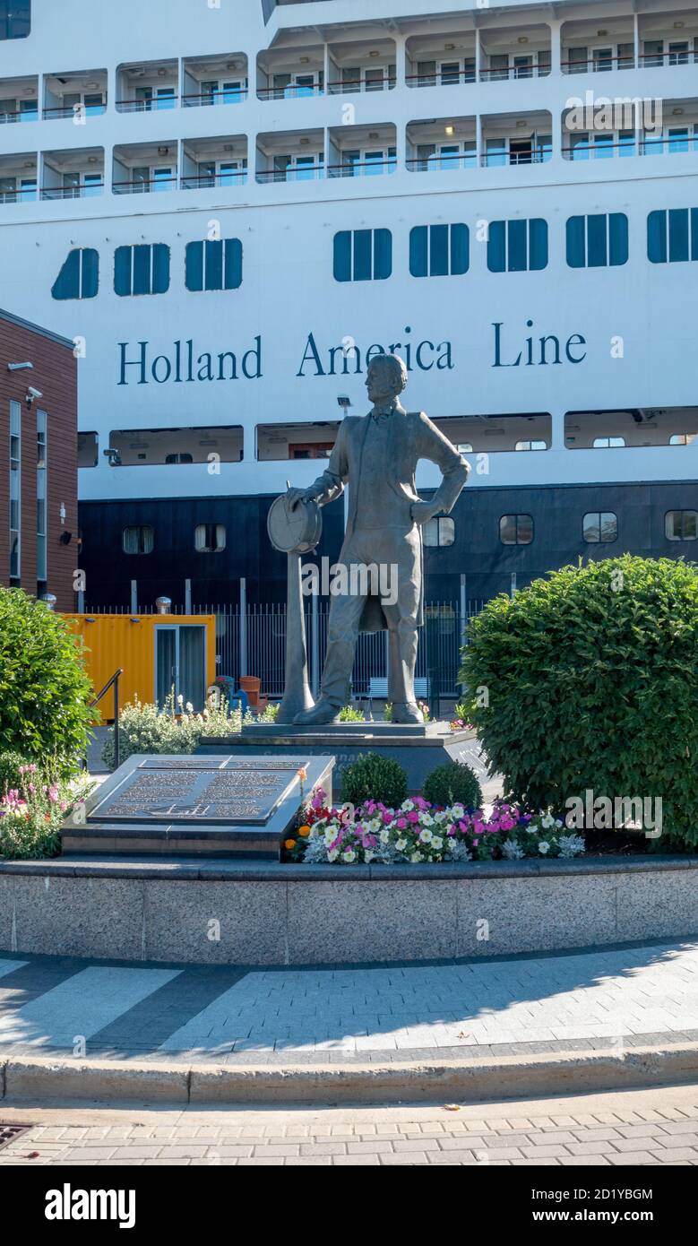 Statua di Sir Samuel Cunard al lungomare di Halifax e crociera Terminal delle navi Nova Scotia Canada Foto Stock