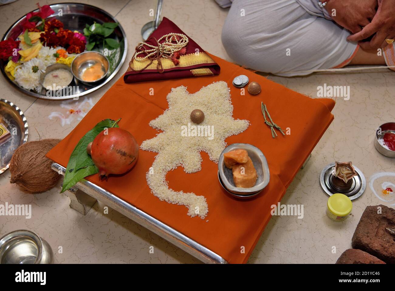 Lord Ganesh Graphic creato con riso per Puja o rituale indiano Foto Stock
