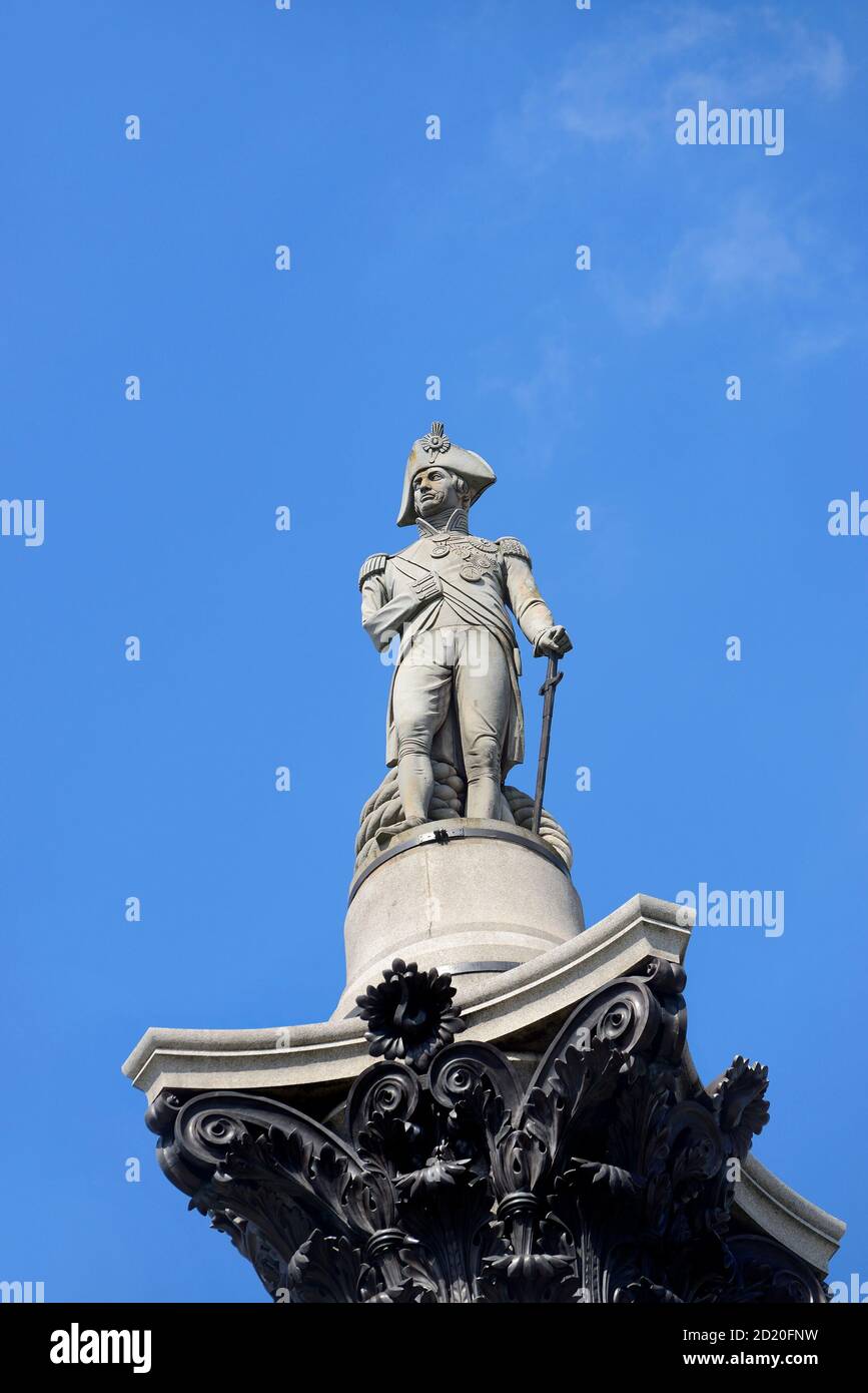 Londra, Inghilterra, Regno Unito. Colonna di Nelson (1840-43 disegnata da William Railton) in Trafalgar Square. Statua del Signore Horatio Nelson (E. H. Baily) Foto Stock