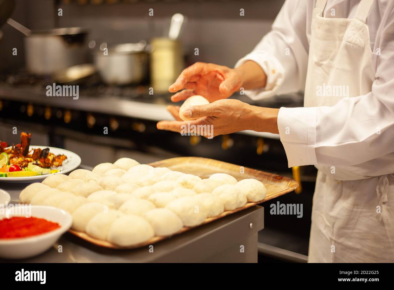 Preparazione di cibo cibi indiani e del mondo Foto Stock