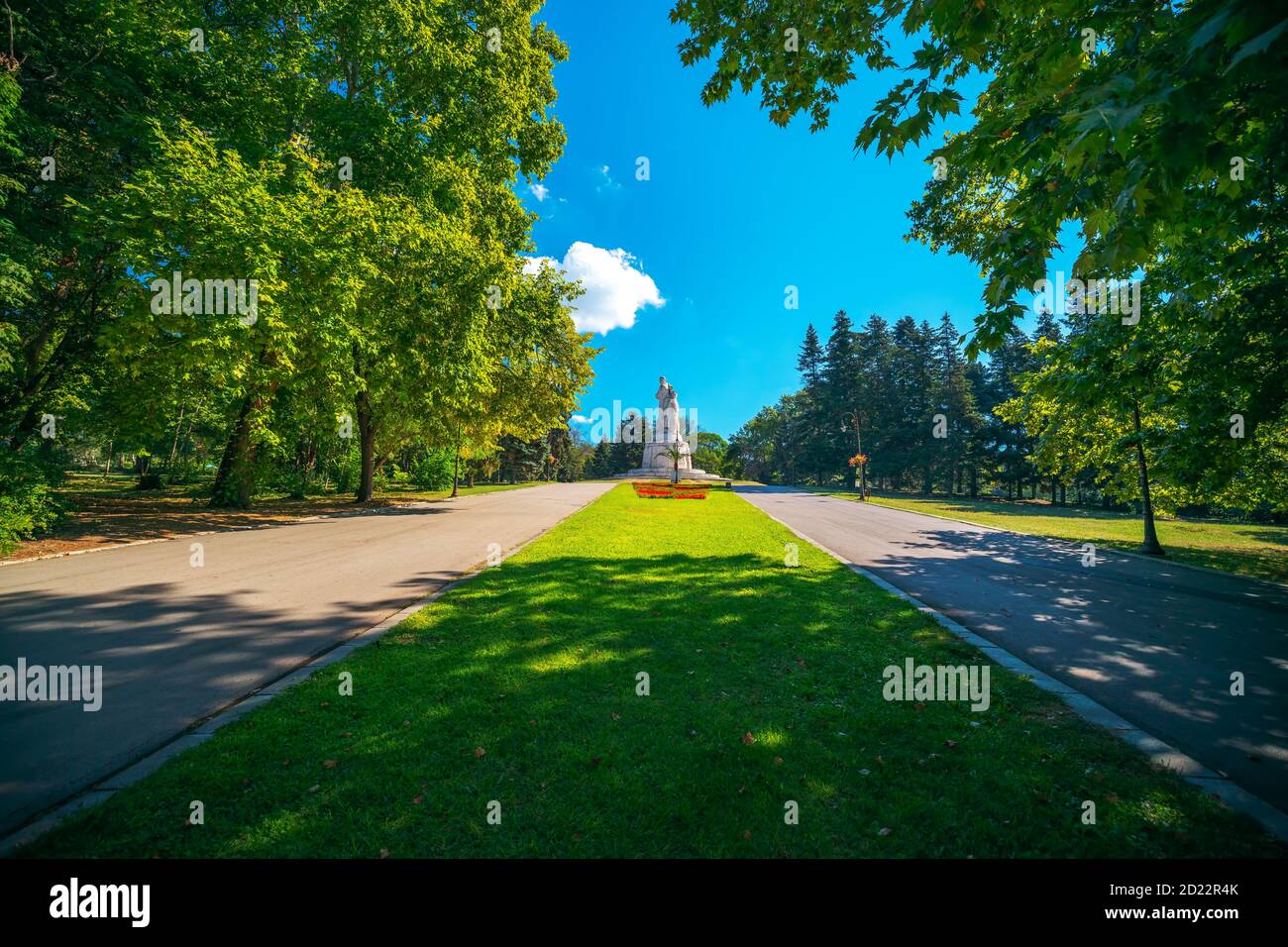 Vista aerea sul monumento al Pantheon nel Giardino del Mare di Varna, Bulgaria Foto Stock