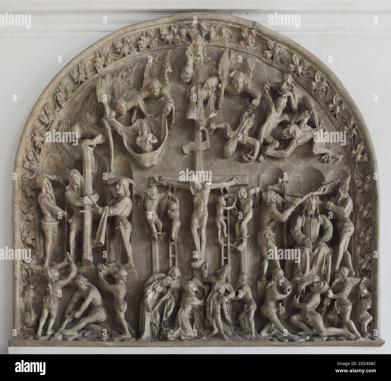 Calco in gesso del timpano gotico dal portale nord della Chiesa di Týn (Týnský chrám) nella Piazza della Città Vecchia (Staroměstské náměstí) a Praga, Repubblica Ceca. Il calco in gesso del 1898, realizzato con il timpano originale datato 1380-1390, ora esposto nel Lapidarium del Museo Nazionale (Lapidárium Národního muzea) di Praga, Repubblica Ceca. Foto Stock Calco in gesso del timpano gotico dal portale nord della Chiesa di Týn (Týnský chrám) nella Piazza della Città Vecchia (Staroměstské náměstí) a Praga, Repubblica Ceca. Il calco in gesso del 1898, realizzato con il timpano originale datato 1380-1390, ora esposto nel Lapidarium del Museo Nazionale (Lapidárium Národního muzea) di Praga, Repubblica Ceca. Foto Stock