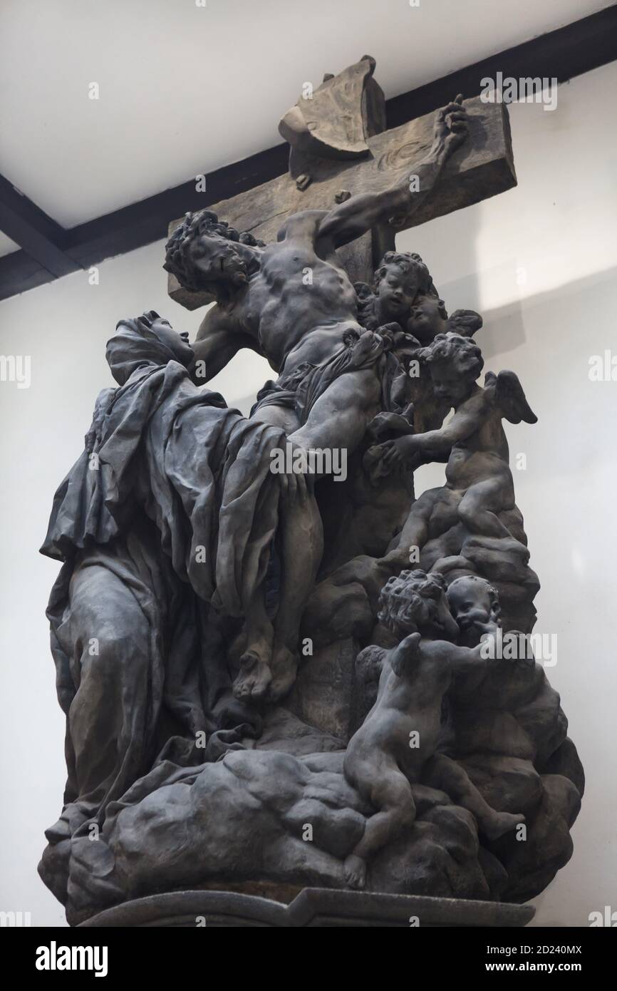 Statua originale il sogno di San Lutgardis (1710) dello scultore barocco boemo Matthias Bernhard Braun (Matyáš Bernard Braun) un tempo collocato sul Ponte Carlo a Praga, ora in mostra nel Lapidarium del Museo Nazionale (Lapidárium Národního muzea) a Praga, Repubblica Ceca. Foto Stock