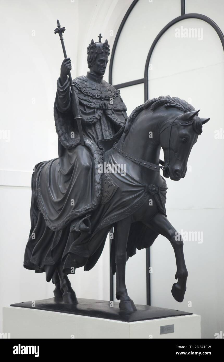 Statua equestre del Sacro Romano Imperatore Francesco II regnò in seguito come Imperatore Francesco i d'Austria in mostra nel Lapidarium del Museo Nazionale (Lapidárium Národního muzea) a Praga, Repubblica Ceca. La statua in bronzo disegnata dallo scultore neoclassico ceco Josef Max (1845-1850) faceva parte della Fontana Kranner (Krannerova kašna) sul lungofiume del fiume Moldava a Praga. La statua fu rimossa nel 1918 poco dopo la proclamazione dell'indipendenza della Cecoslovacchia. La copia della statua è stata installata nel luogo originale nel 2003, mentre l'originale è ancora in mostra in t Foto Stock