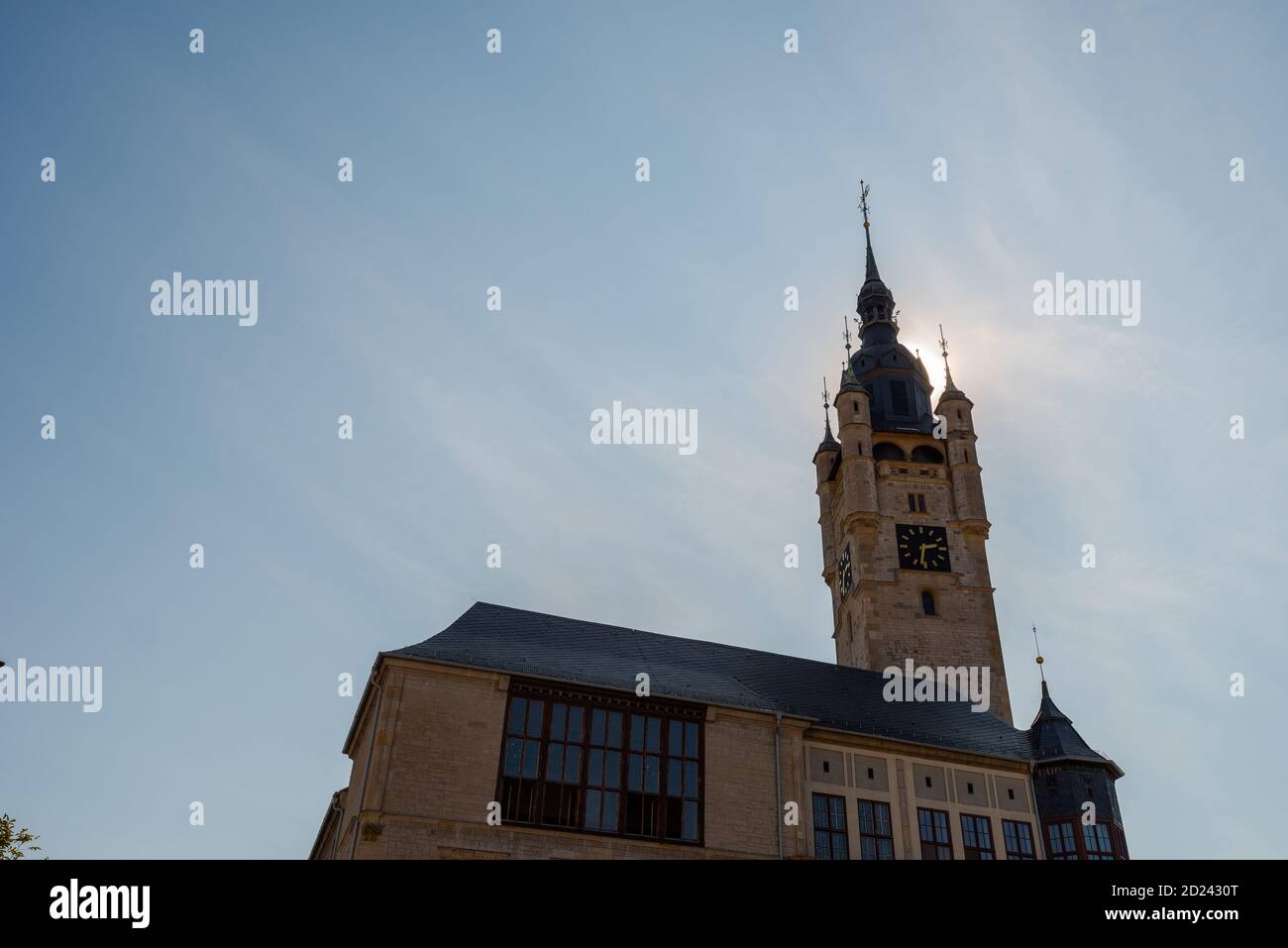 Dienstleistungen von Dienstleistungen im Dienstleistungen Bei blauem Himmel Foto Stock