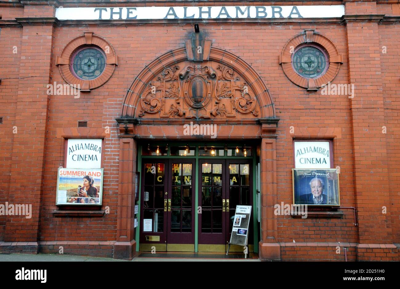 Il cinema Alhambra nella città mercato Cumbria di Keswick. Costruito nel 1913 e aperto il 22 gennaio 2014, è in funzione da oltre 100 anni! Foto Stock
