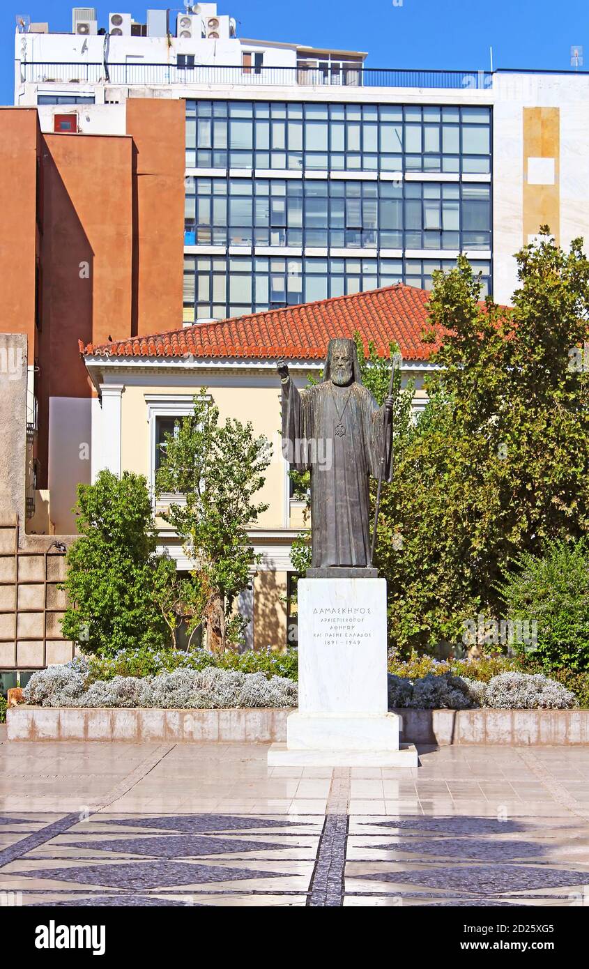 Statua dell'arcivescovo di Grecia Damaskinos (1891-1949), Atene Foto Stock