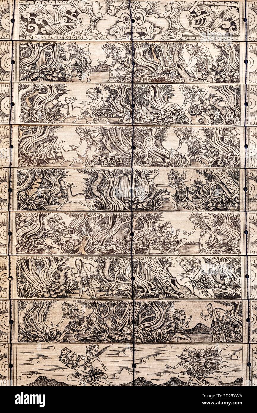 Indonesia, Bali. Un tradizionale libro a scorrimento con foglie di palma balinese lontar inciso a mano, realizzato con una stilo antigraffio e inchiostro a carbone strofinato Foto Stock