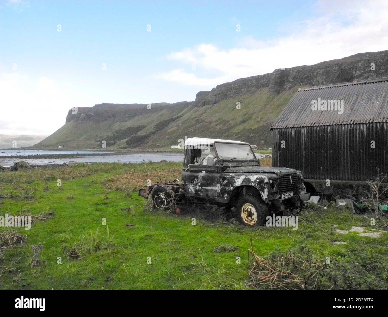 British Land Rover ha passato il suo meglio sulle rive del L'Isola di Mull nelle Highlands scozzesi Foto Stock