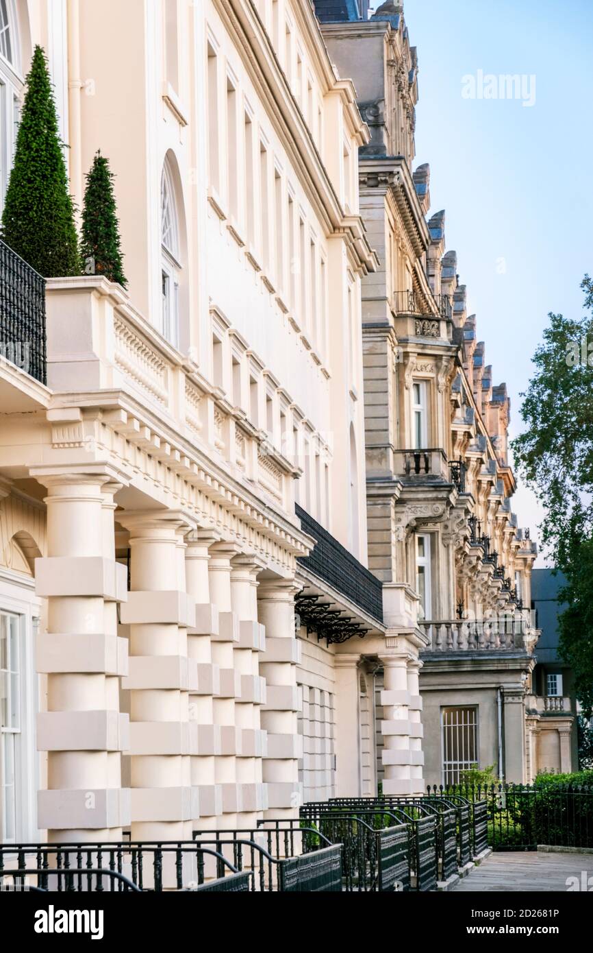 Regno Unito, Londra. Lussuose case a schiera sulla Cambridge Terrace vicino al Regent's Park Foto Stock