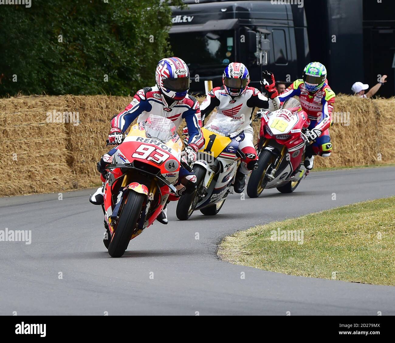Tada Okada, Honda RCV, Mick Doohan, Honda NSR500, guida un trio di famose Honda, motociclette da corsa moderne, Goodwood Festival of Speed, Speed Kings, M. Foto Stock