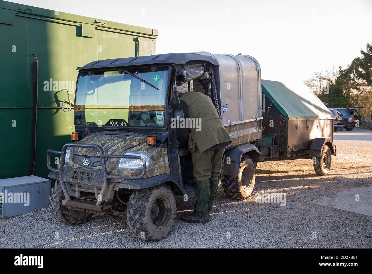 Veicolo All Terrain su un fagiano guidato sparare nel Nord Yorkshire, Inghilterra. Foto Stock