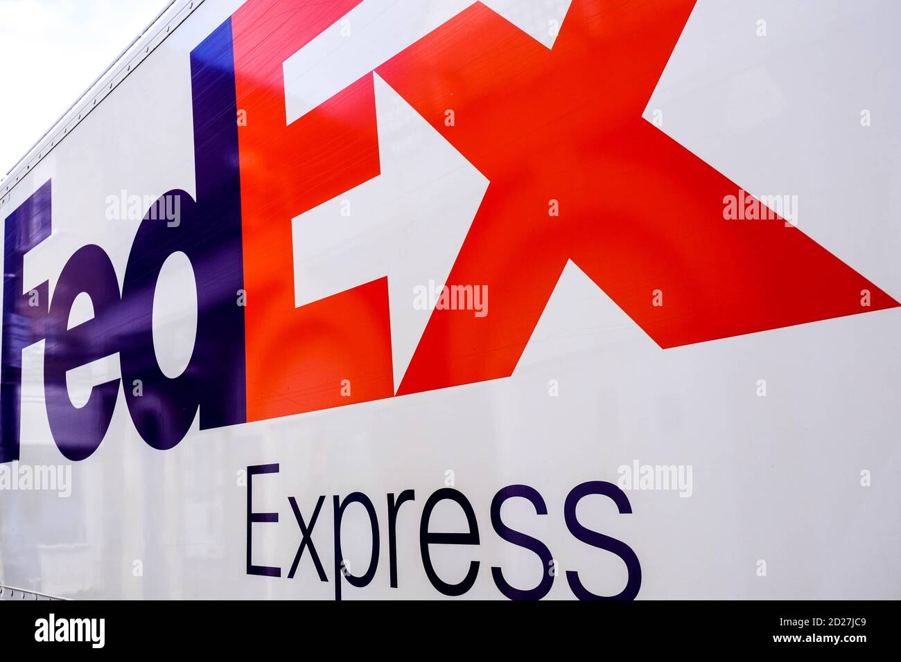 Londra UK Ottobre 06 2020, FedEx Express International Delivery Service Truck Logo, senza persone Foto Stock