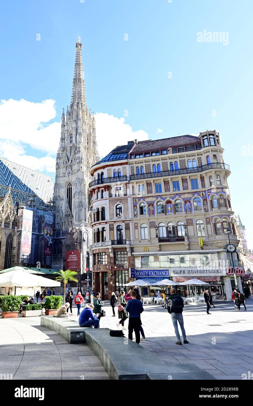 Vienna, Austria. Stephansplatz con la Cattedrale di Santo Stefano Foto Stock