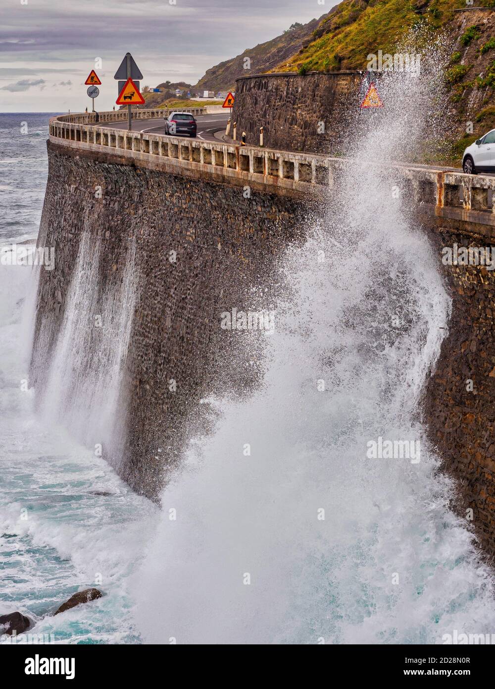 Una strada costiera a Gipuzkoa Foto Stock
