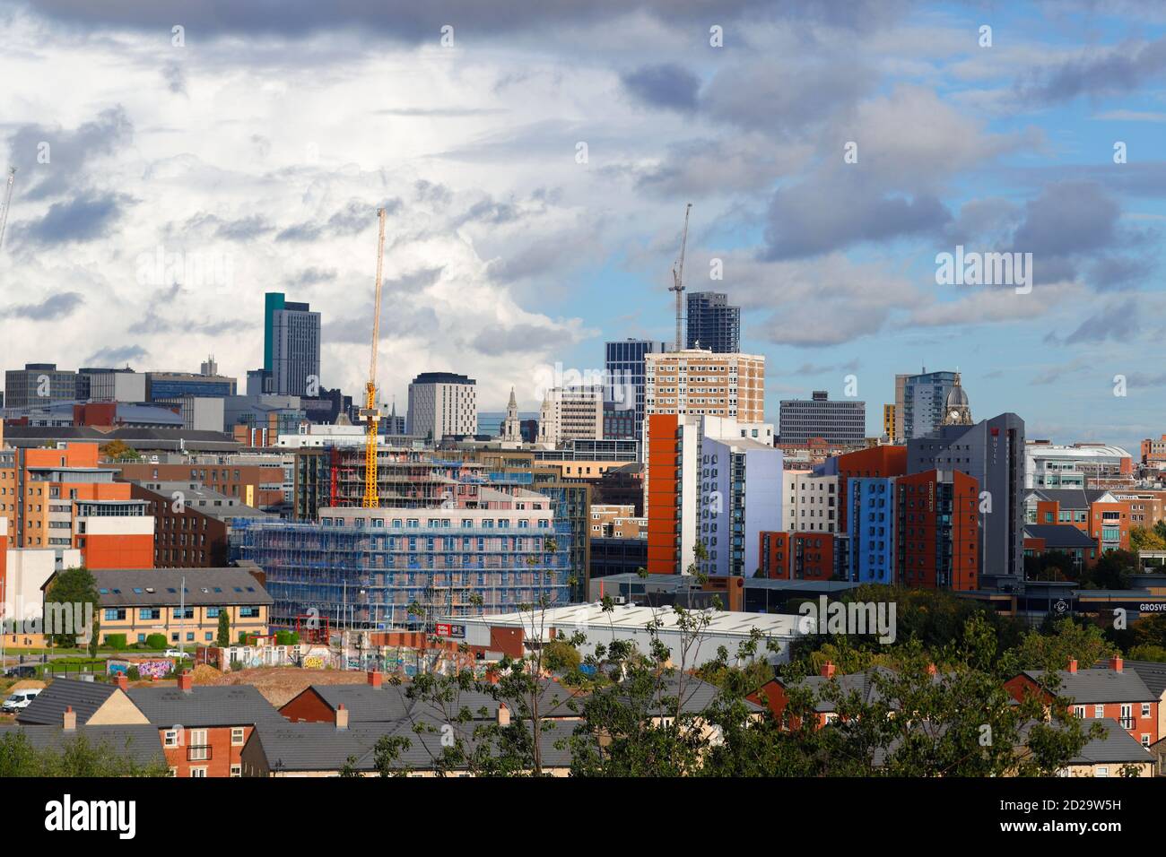 Skyline della città di Leeds Ottobre 2020. L'Altus House è attualmente in costruzione e sarà l'edificio più alto di Leeds e Yorkshire Foto Stock