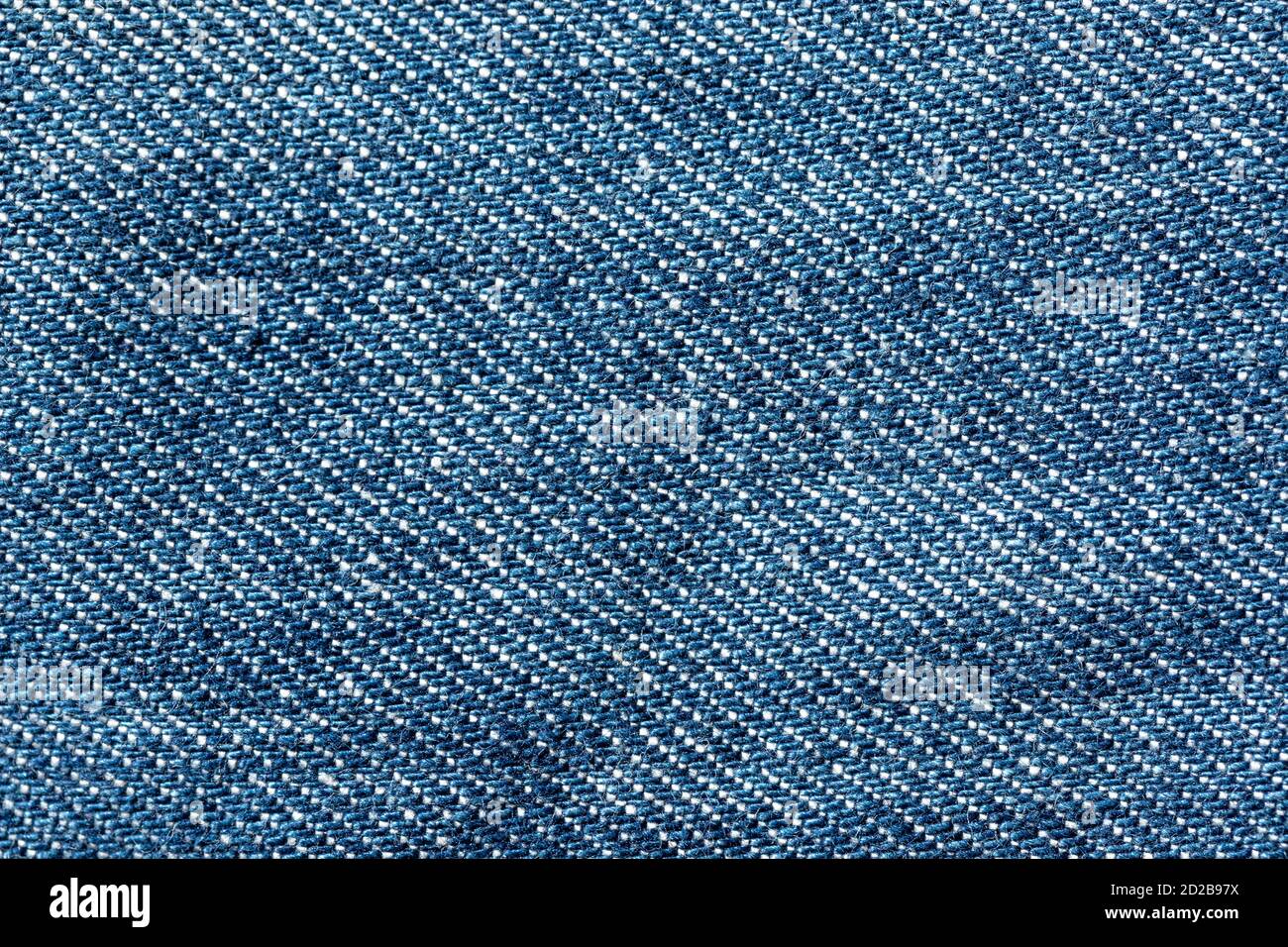 Struttura astratta e sfondo in tessuto jeans blu. Dettaglio del materiale tessile jean. Foto Stock