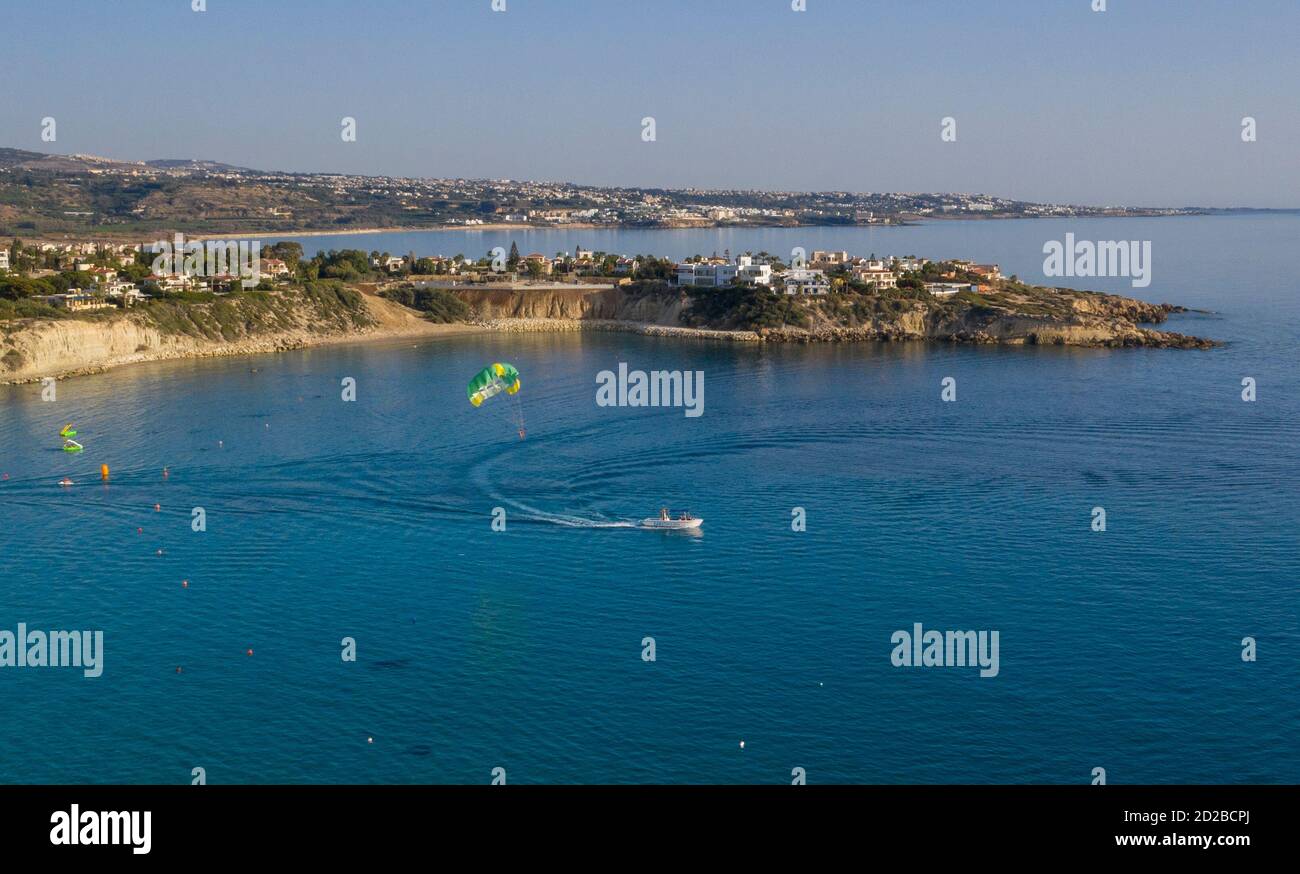 Parapendio a Coral Bay, Peyia, Cipro. Foto Stock