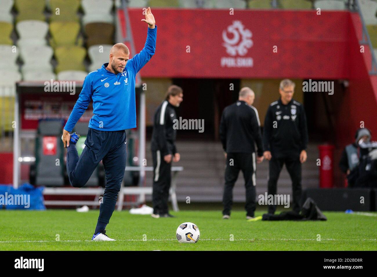 Paulus Arafuuri in azione durante la sessione ufficiale di allenamento un giorno prima della partita internazionale di calcio tra Polonia e Finlandia allo stadio Energa. Foto Stock