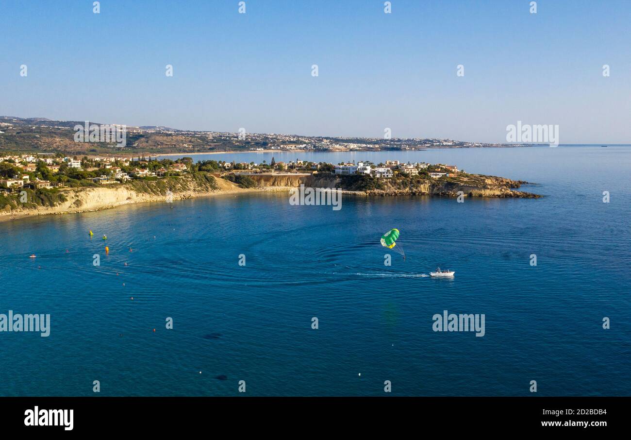 Parapendio a Coral Bay, Peyia, Cipro. Foto Stock