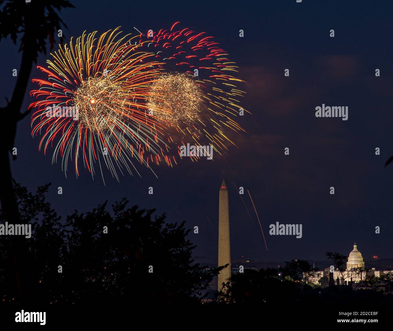 Fuochi d'artificio il 4 luglio come visto da Fort Myer in Arlington.Photo by Liz Roll Foto Stock