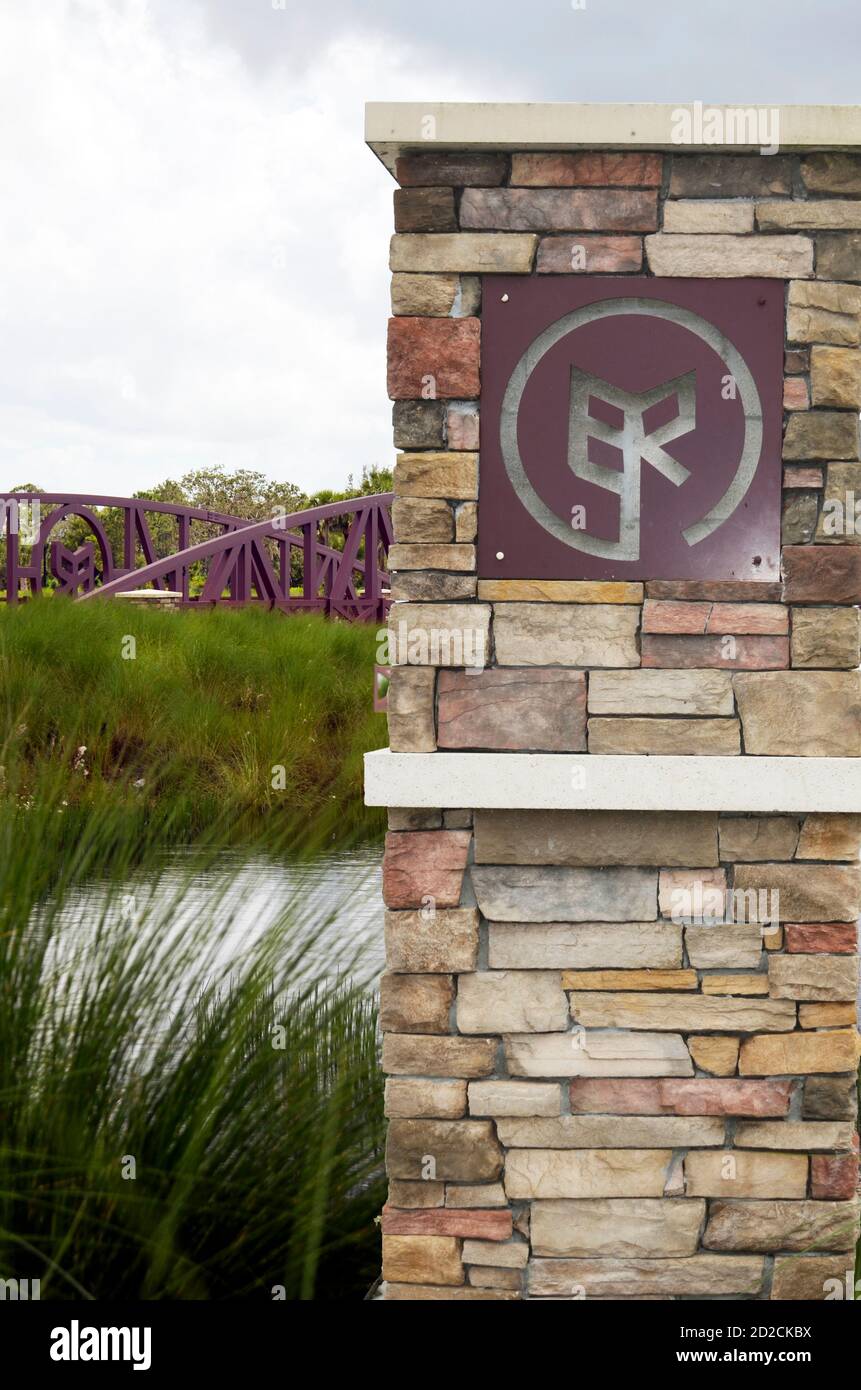 Posto d'ingresso con il logo del ranch al Babcock Ranch, una comunità sostenibile nel sud della Florida, correre su energia solare. Foto Stock