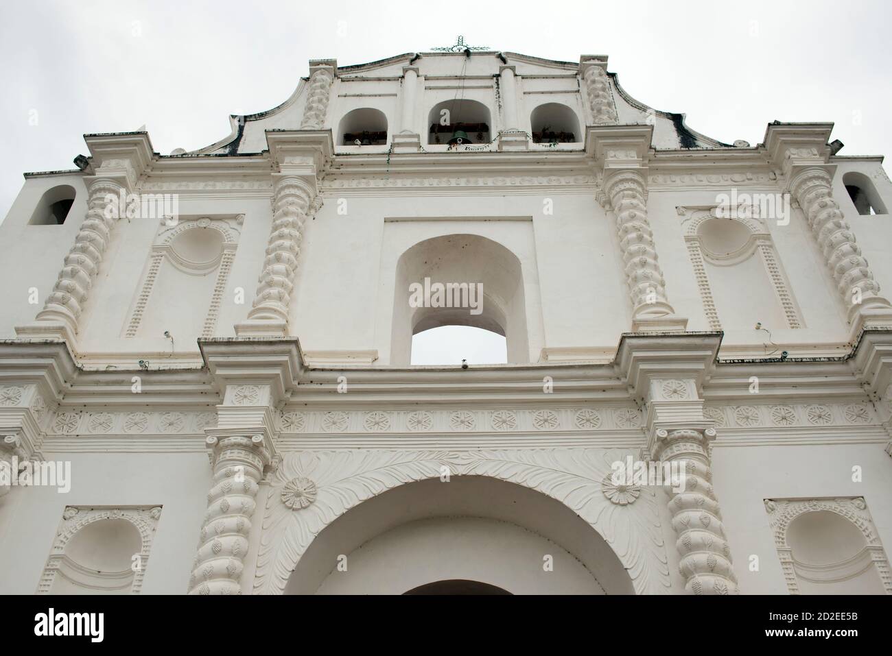 La chiesa coloniale spagnola a San Pedro Jocoilas, Guatemala. Foto Stock