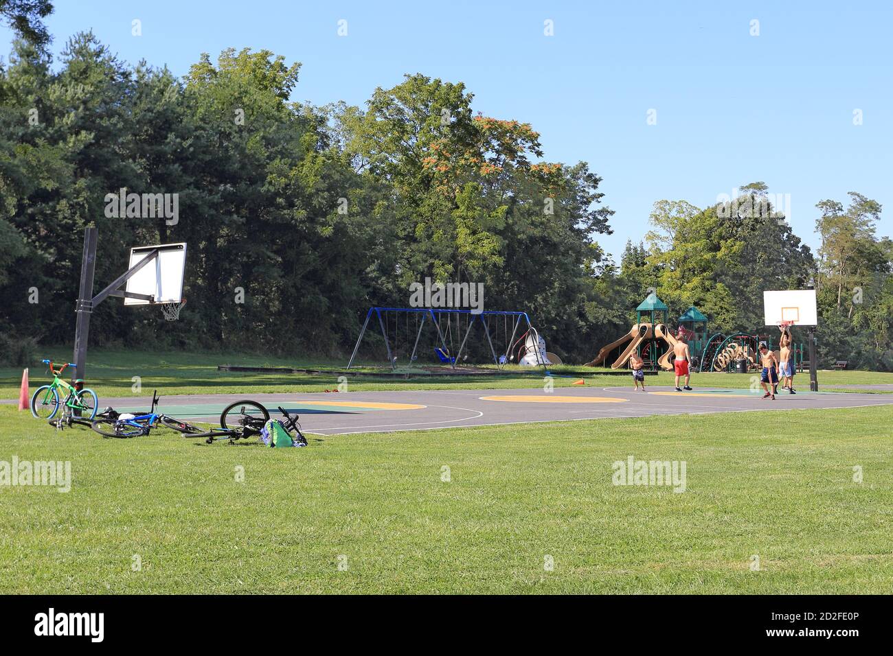 Bambini che giocano a basket Setauket Long Island New York Foto Stock