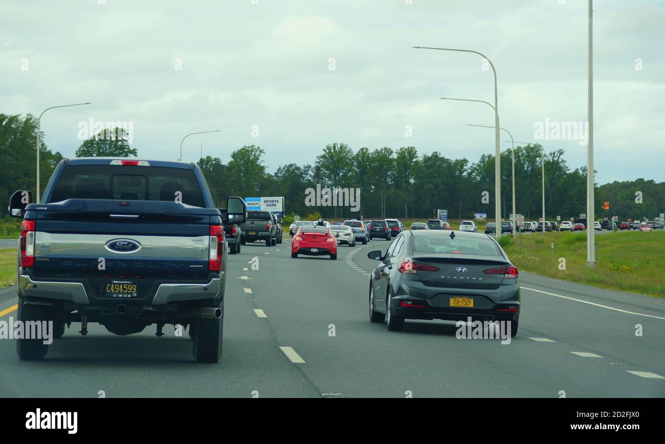 Milford, Delaware, U.S.A - 1 ottobre 2020 - la vista del traffico pesante sulla Route 1 Foto Stock