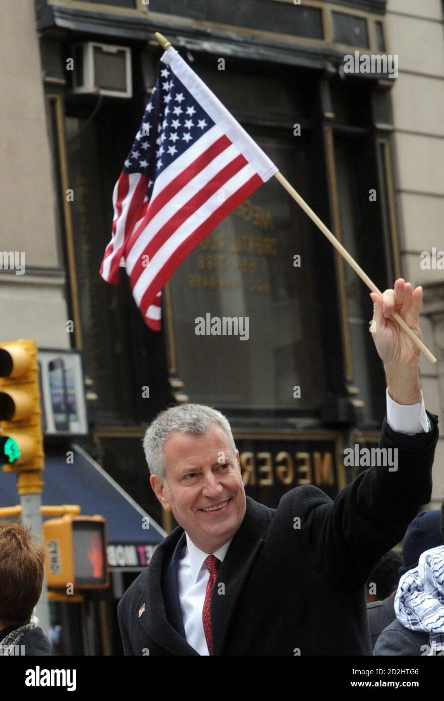 NEW YORK, NY - NOVEMBRE 11: Il Sindaco di New York Bill de Blasio partecipa alla prima 'Shelter' di New York al Whitney Museum of American Art il 11 Novembre 2015 a New York City People: New York City Mayor Bill de Blasio Credit: Hoo-me / MediaPunch Foto Stock