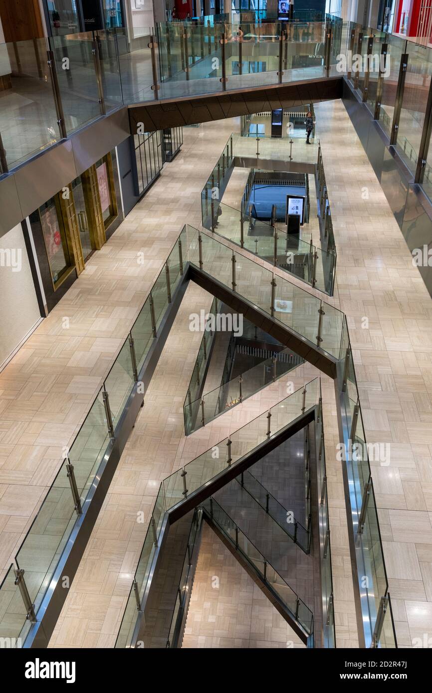 All'interno dell'Emporium Melbourne sono presenti diversi livelli del centro commerciale. Foto Stock