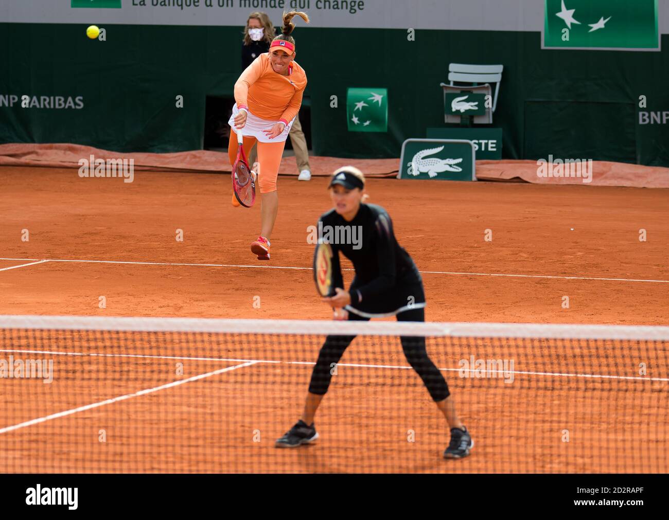 Ristina Mladenovic di Francia e Timea Babos di Ungheria durante la doppia quarta finale al Roland Garros 2020, torneo di tennis Grand Slam, ON Foto Stock