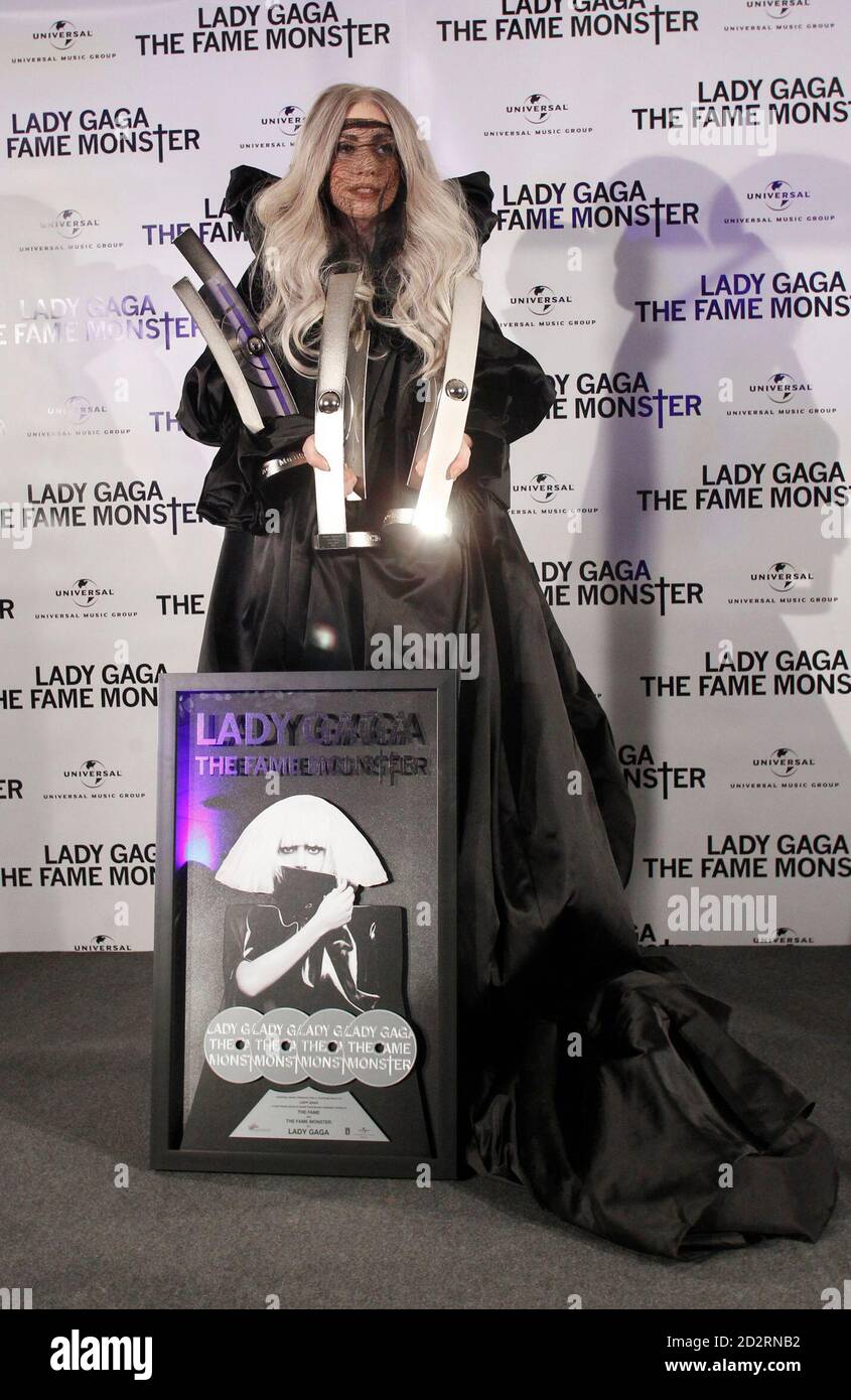 u-s-singer-lady-gaga-poses-as-she-receiv