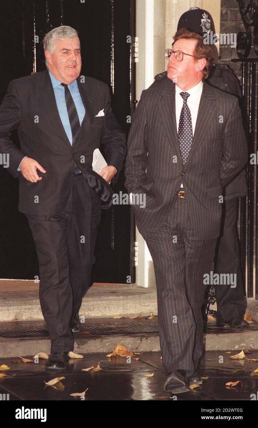 Gli unionisti dell'Ulster John Taylor (a sinistra) e David Trimble lasciano 10 Downing Street dopo aver parlato. Foto Stock
