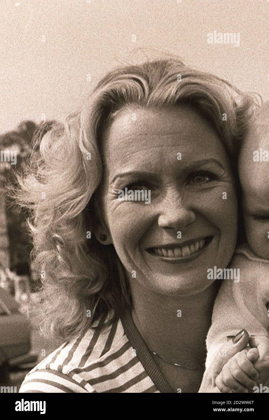 File della biblioteca di Juliet Mills che celebra il suo 54esimo compleanno giovedì 2 novembre 1995. Foto Stock