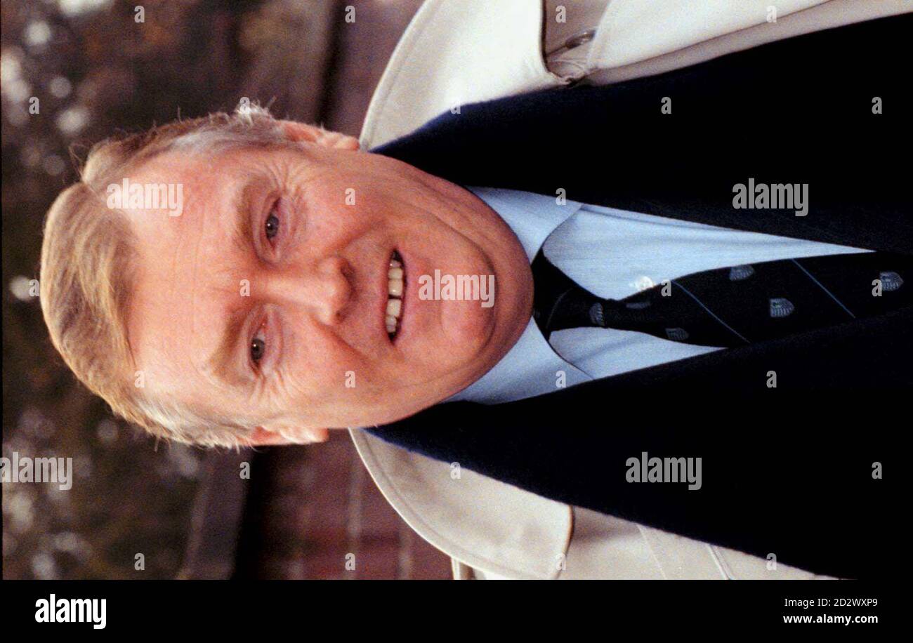 Malcolm Borthwick lascia la Corte dei Magistrati di Devizes dopo essere stato liquidato di un'accusa di danno penale a uno studente all'avanguardia bicile dopo un incidente di guida in una tranquilla corsia di campagna. I magistrati hanno respinto l'accusa contro il 515-year-old National Power Construction boss che ha asserito di causare 650 danni di valore a Christopher Stewart 53 sport bike ad Avebury il 4 aprile dello scorso anno. Vedi la STORIA della Pennsylvania COURTS Boss. Foto di Barry Batchelor/PA. Foto Stock