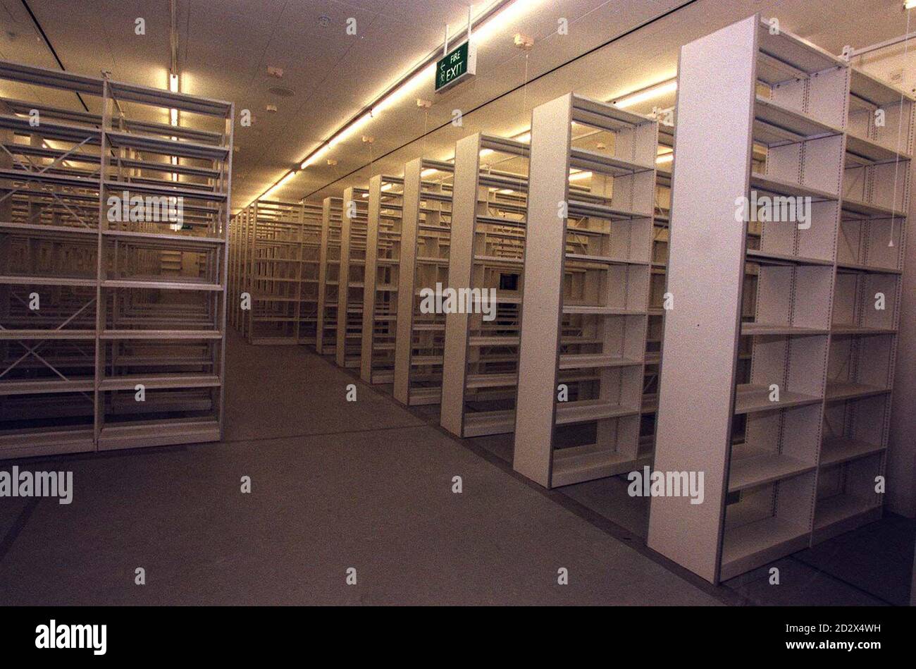 L'interno della nuova British Library, che sarà aperto solo nell'ottobre 1997, quattro anni dopo la data prevista e almeno 46 milioni di euro in più rispetto al budget. Foto Stock