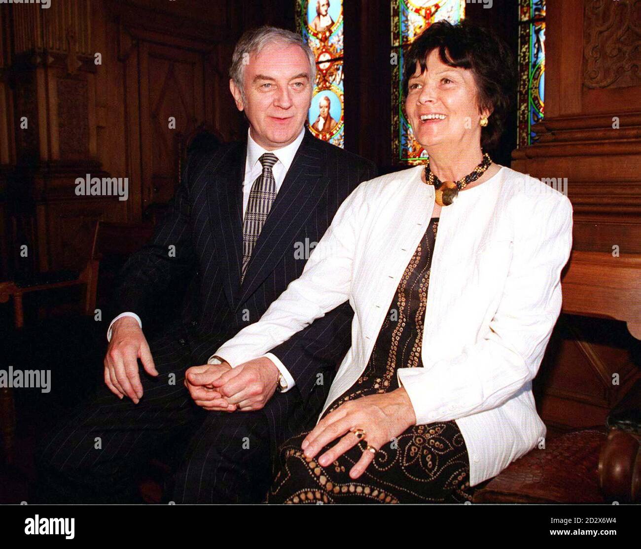 Il professor Donald MacLeod e sua moglie Mary durante una conferenza stampa di oggi (Martedì). Don Donald MacLeod, della Chiesa libera Foto Stock