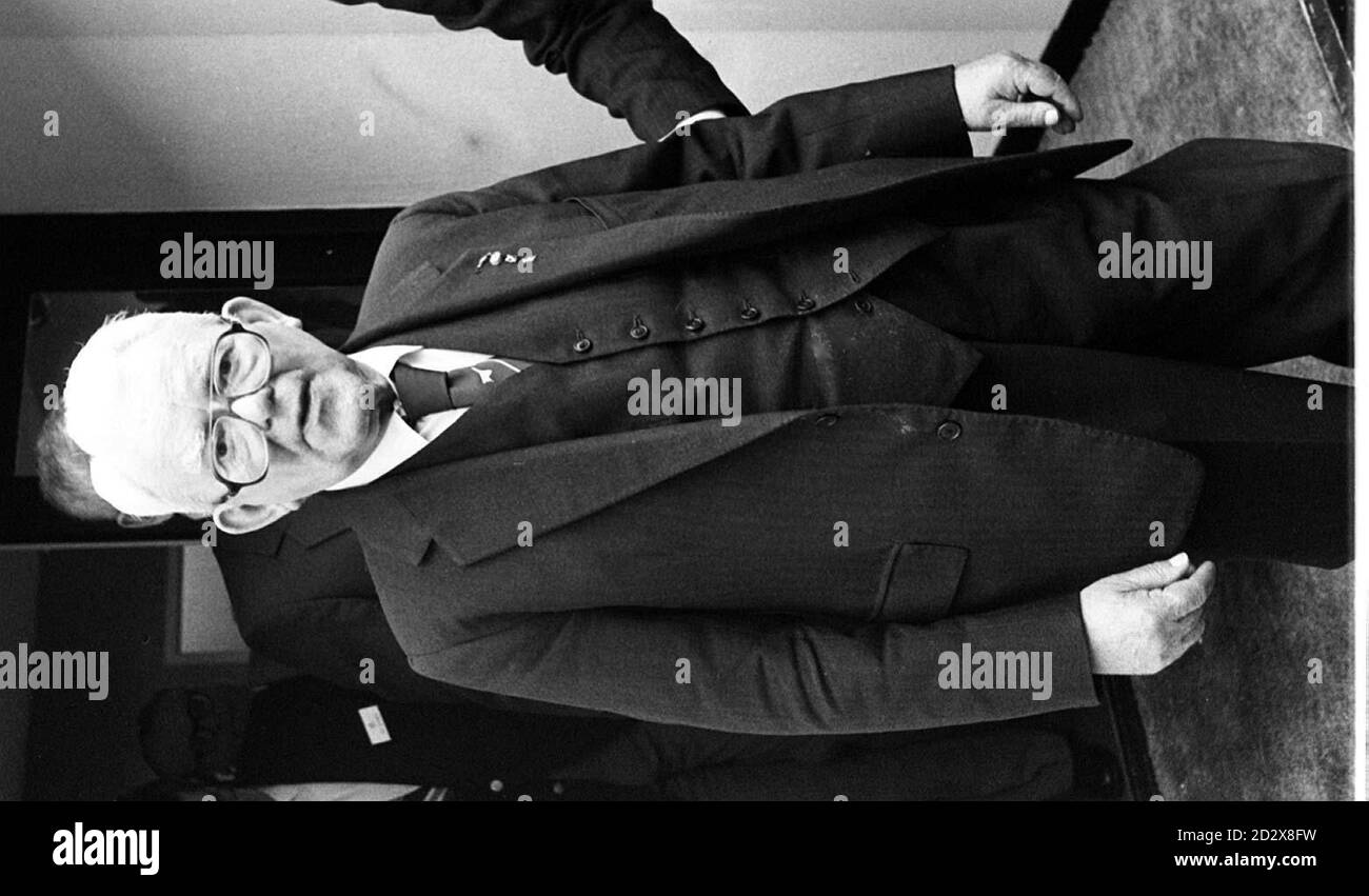 File datato 12.10.82 di Sir Frank Whittle, inventore del motore a reazione, che è morto all'età di 89 anni, fonti di aviazione ha detto oggi (Venerdì). Vedi PA Story DEATH Whittle. DISPONIBILE SOLO IN BIANCO E NERO. Foto Stock