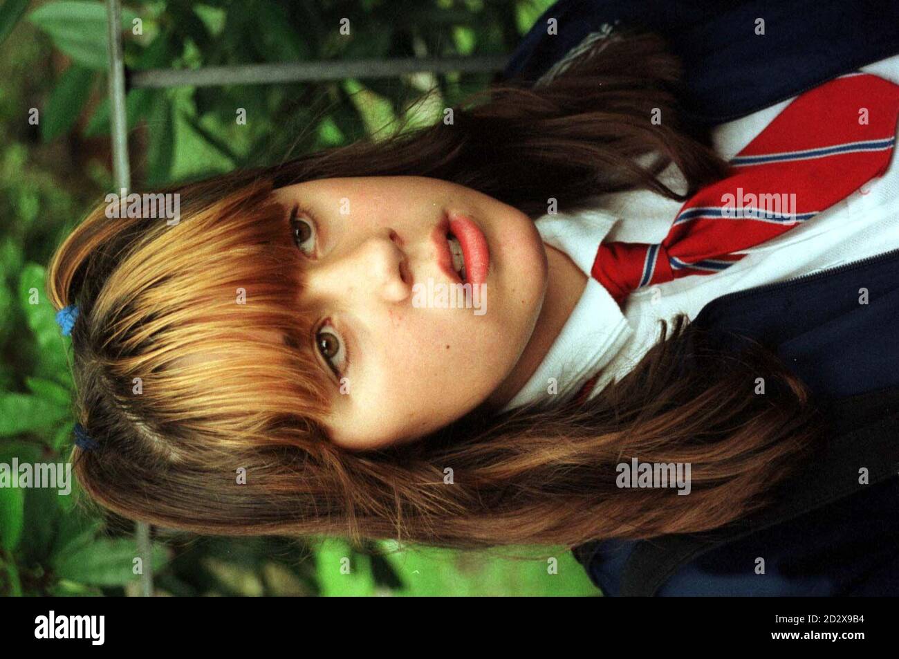 Sarah Taylor, 13 anni, non frequenterà la Ridings School nell'area di Ovenden di Halifax dopo che gli insegnanti hanno minacciato di scioperarsi se tornò a scuola dopo essere stata esclusa. 22/10/96 è stato riferito che aveva dato alla luce una figlia Chloe Melissa, mettendo in evidenza il crollo percepito di norme e disciplina presso la scuola in cui gli insegnanti minacciavano di sciopero a meno che i capi dell'istruzione non accettassero di escludere 60 dei suoi allievi - uno su dieci nel registro. Foto Stock