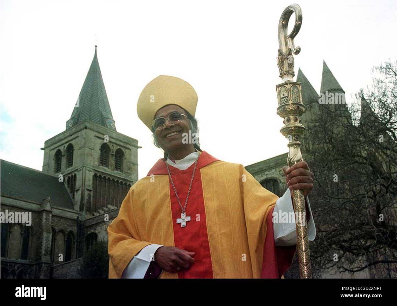 La RT Rev Dr. Michael James Nazir-Ali prima del suo entronement come 106th Vescovo di Rochester. Michael, originario dell'Asia, è il primo vescovo diocesano non bianco della Chiesa d'Inghilterra. Foto Stock