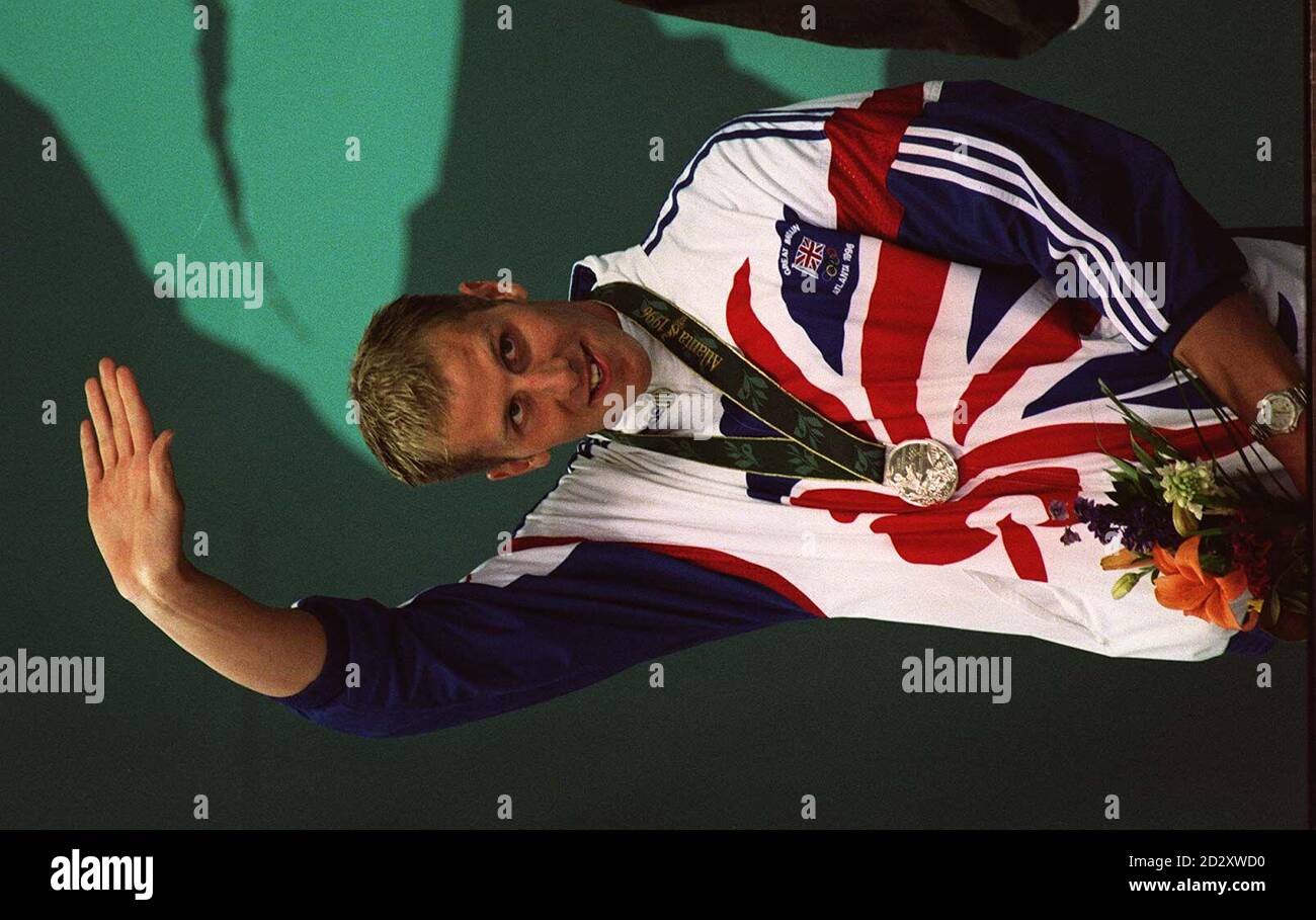 La Gran Bretagna Paul Palmer con la sua medaglia d'argento questa sera (Martedì) dopo essere venuto secondo nel 400m Freestyle. Foto di John Giles/PA. Foto Stock