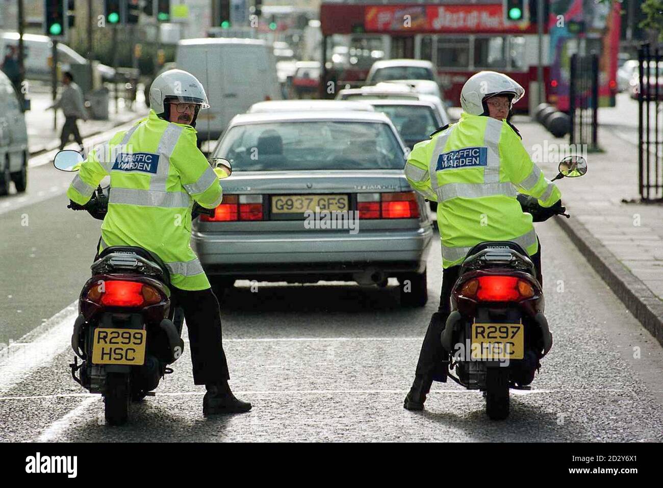 Nuovi operai di traffico mobile per la polizia del sistema di traffico Greenways a Edimburgo. Alex Watson & Fleur Collette (Team leader) nello schema delle città scozzesi. Foto PA Foto Stock