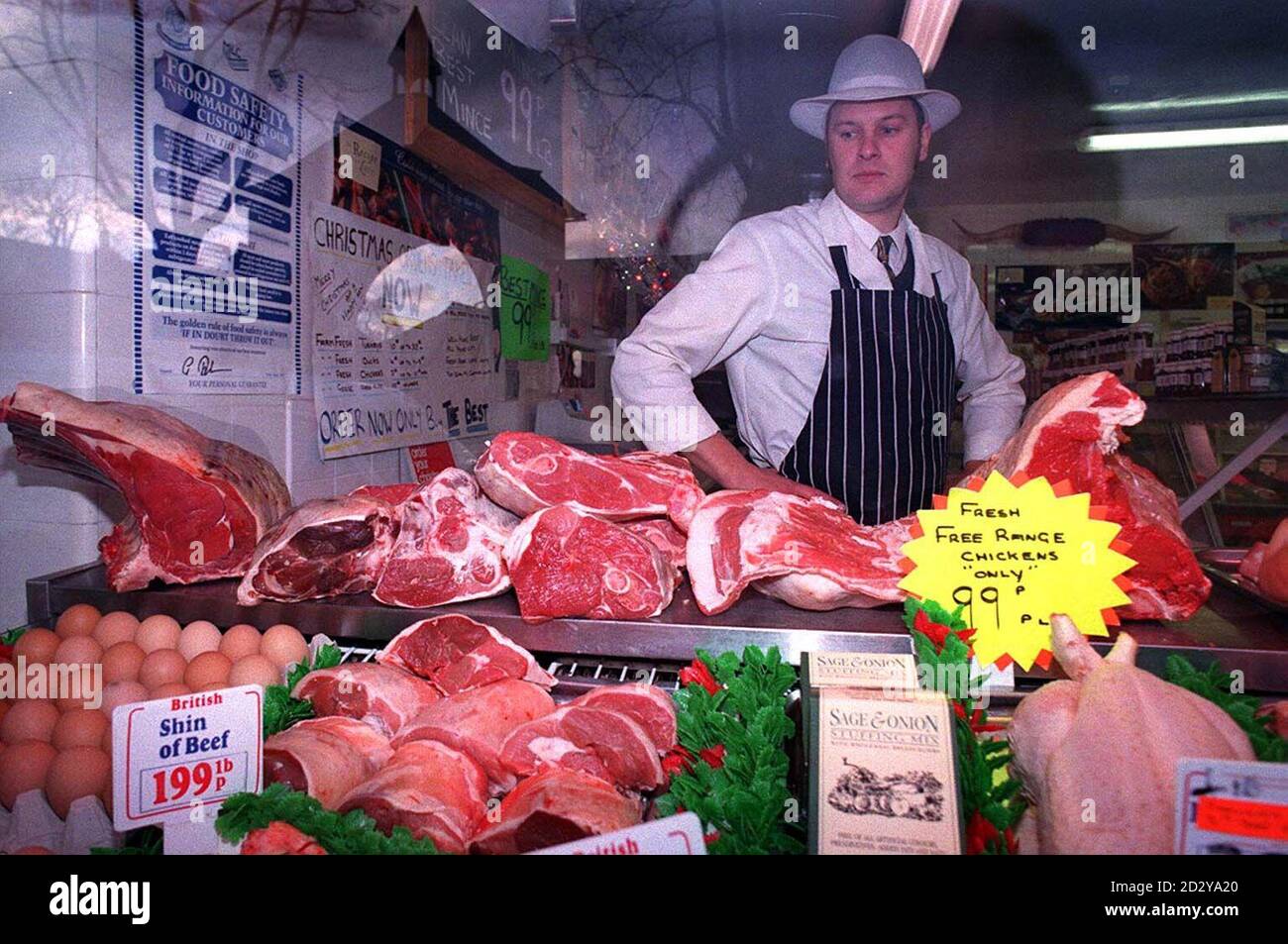 Altri problemi per i macellai come Guys of York oggi (Mercoledì) dopo i nuovi annunci dell'UE che vietano l'agnello sulle ossa, lasciando loro chiedersi che cosa possono visualizzare nelle loro finestre. Vedi PA Story Beef Agnello Ban. Foto di John Giles/PA. Foto Stock
